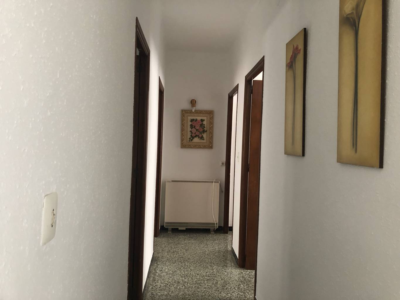 P141 Ventanas de climalit y estufa de hierro forjado de leña | Fincas Biar