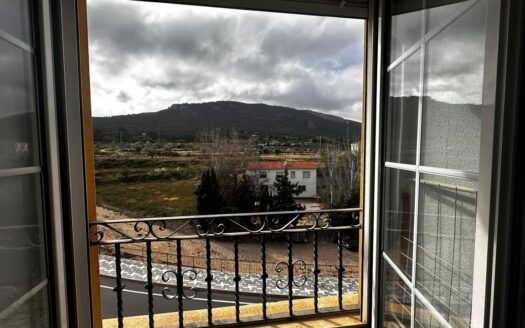 P 261 Piso con vistas al monte. Se vende con trastero y con garaje.