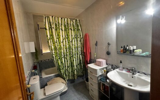 P 261 Piso con vistas al monte. Se vende con trastero y con garaje.