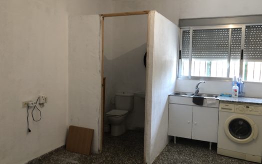 C 110 CASA CON PISCINA, NAVE, HUERTO ETC