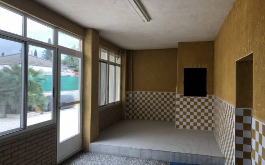 C 110 CASA CON PISCINA, NAVE, HUERTO ETC