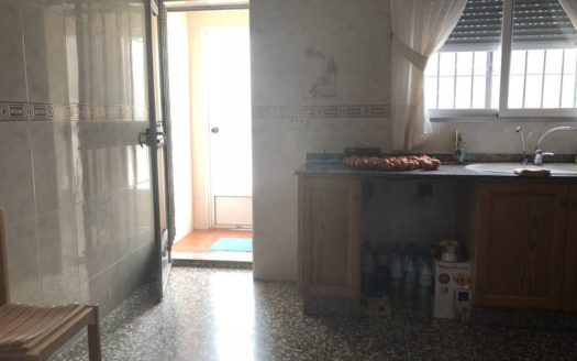 C 110 CASA CON PISCINA, NAVE, HUERTO ETC