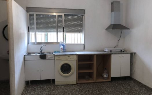 C 110 CASA CON PISCINA, NAVE, HUERTO ETC