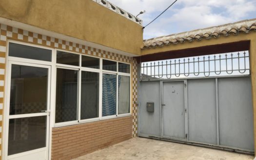 C 110 CASA CON PISCINA, NAVE, HUERTO ETC