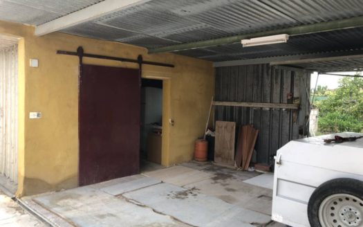 C 110 CASA CON PISCINA, NAVE, HUERTO ETC