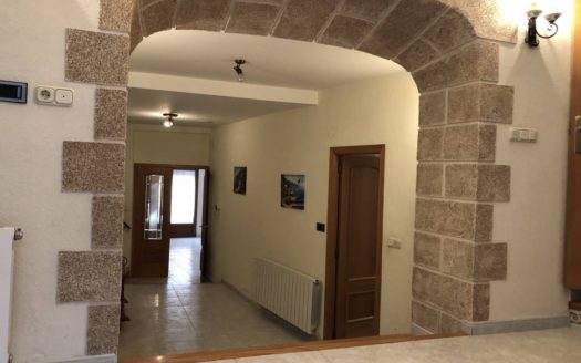 C 255 Casa con terraza y patio