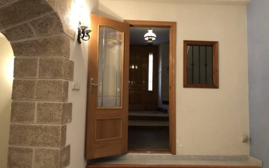 C 255 Casa con terraza y patio