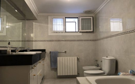 C 255 Casa con terraza y patio