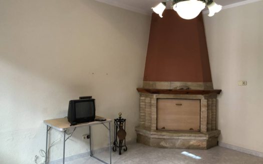 C 255 Casa con terraza y patio