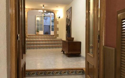 C 255 Casa con terraza y patio