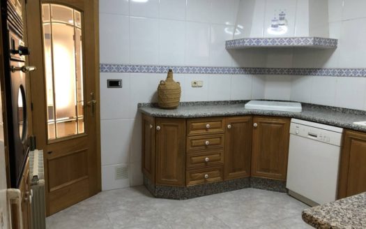 C 255 Casa con terraza y patio