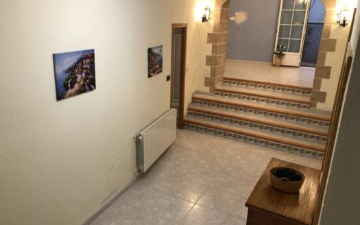 C 255 Casa con terraza y patio