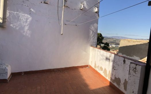 C 255 Casa con terraza y patio