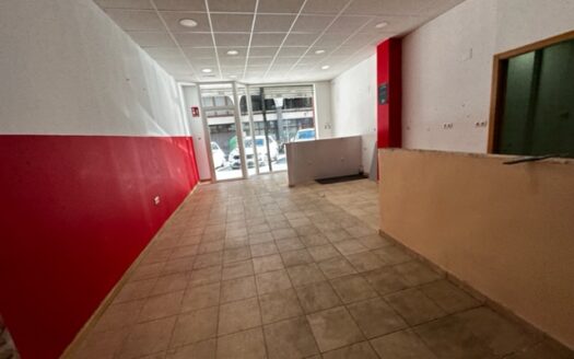 Local 048 Venta localizado a 1 minuto andando de Renfe y del Corte Ingles.