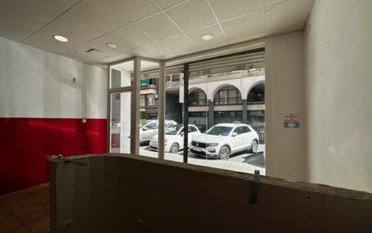 Local 048 Venta localizado a 1 minuto andando de Renfe y del Corte Ingles.