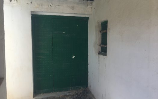 CT 096 Almacen agricola en zona protegida en Biar.