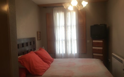 P182 Duplex en la calle Barrera, edificio de solo 4 pisos con ascensor y Plaza de garaje en otro edificio.
