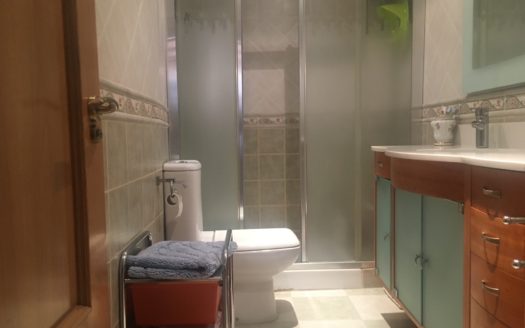 P182 Duplex en la calle Barrera, edificio de solo 4 pisos con ascensor y Plaza de garaje en otro edificio.