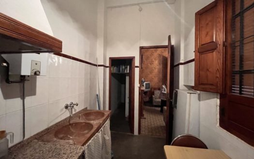 C 282 Casa señorial en Caudete en la plaza del ayuntamiento.