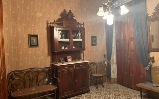 C 282 Casa señorial en Caudete en la plaza del ayuntamiento.