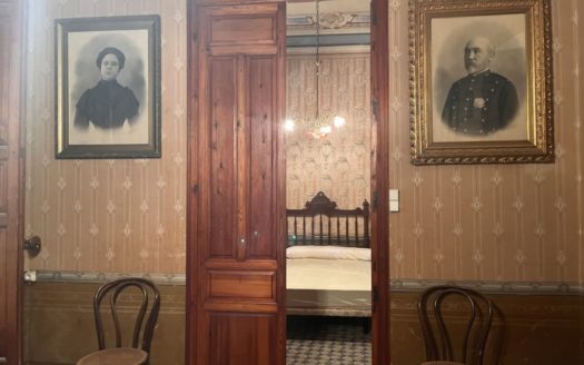 C 282 Casa señorial en Caudete en la plaza del ayuntamiento.