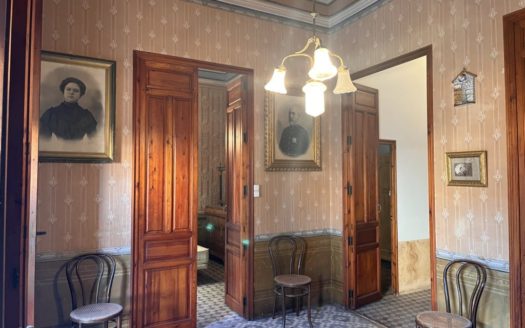 C 282 Casa señorial en Caudete en la plaza del ayuntamiento.