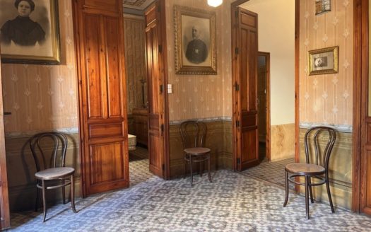 C 282 Casa señorial en Caudete en la plaza del ayuntamiento.