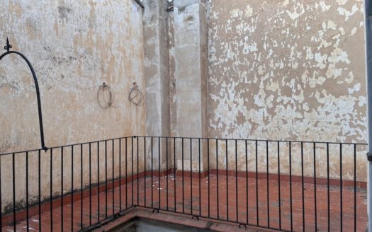 C 282 Casa señorial en Caudete en la plaza del ayuntamiento.