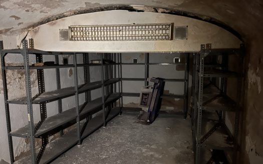 C 282 Casa señorial en Caudete en la plaza del ayuntamiento.