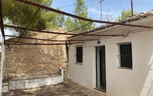 CT 053 Casa con terreno con pinada en el FIGUERAL.