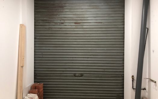 Local 048 Venta localizado a 1 minuto andando de Renfe y del Corte Ingles.