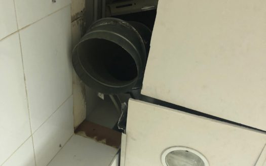 Local 048 Venta localizado a 1 minuto andando de Renfe y del Corte Ingles.