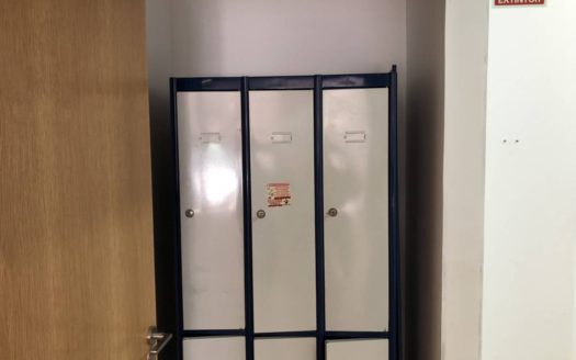 Local 048 Venta localizado a 1 minuto andando de Renfe y del Corte Ingles.