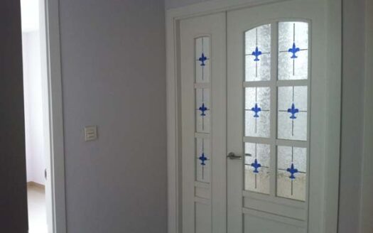 Edificio entero a estrenar con local de 50m2, trastero, piso de 2 habitaciones y un piso duplex 2 hab mas buhardilla enorme con baño