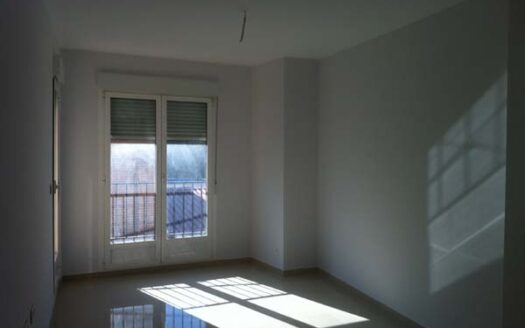 Edificio entero a estrenar con local de 50m2, trastero, piso de 2 habitaciones y un piso duplex 2 hab mas buhardilla enorme con baño