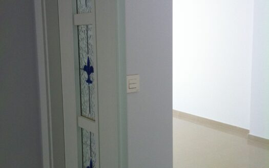 Edificio entero a estrenar con local de 50m2, trastero, piso de 2 habitaciones y un piso duplex 2 hab mas buhardilla enorme con baño