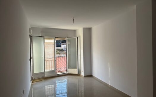 Edificio entero a estrenar con local de 50m2, trastero, piso de 2 habitaciones y un piso duplex 2 hab mas buhardilla enorme con baño