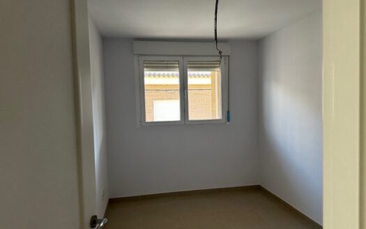 Edificio entero a estrenar con local de 50m2, trastero, piso de 2 habitaciones y un piso duplex 2 hab mas buhardilla enorme con baño