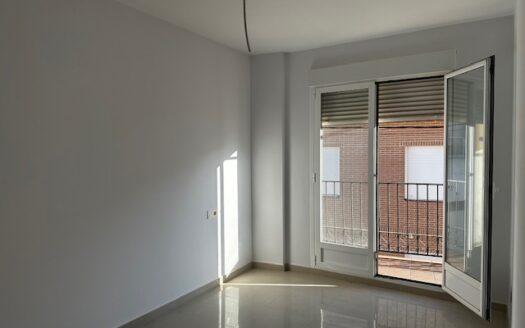 Edificio entero a estrenar con local de 50m2, trastero, piso de 2 habitaciones y un piso duplex 2 hab mas buhardilla enorme con baño