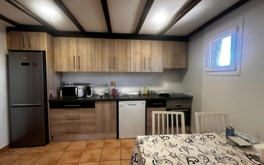 C 259 Venta casa de dos plantas primera reformada y planta segunda diafana.