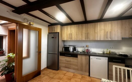 C 259 Venta casa de dos plantas primera reformada y planta segunda diafana.