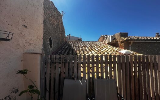 C 259 Venta casa de dos plantas primera reformada y planta segunda diafana.