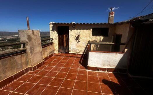 C 259 Venta casa de dos plantas primera reformada y planta segunda diafana.