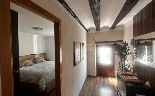 C 259 Venta casa de dos plantas primera reformada y planta segunda diafana.