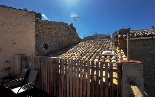 C 259 Venta casa de dos plantas primera reformada y planta segunda diafana.