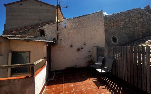 C 259 Venta casa de dos plantas primera reformada y planta segunda diafana.