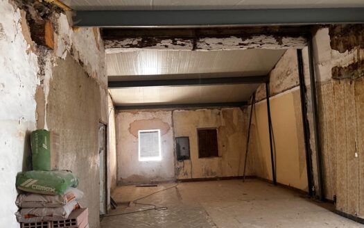 C 259 Venta casa de dos plantas primera reformada y planta segunda diafana.