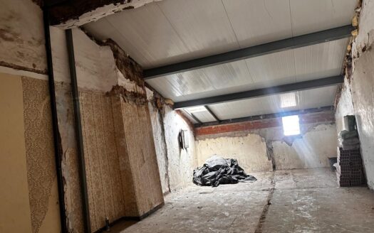 C 259 Venta casa de dos plantas primera reformada y planta segunda diafana.