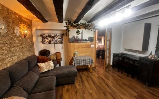 C 259 Venta casa de dos plantas primera reformada y planta segunda diafana.