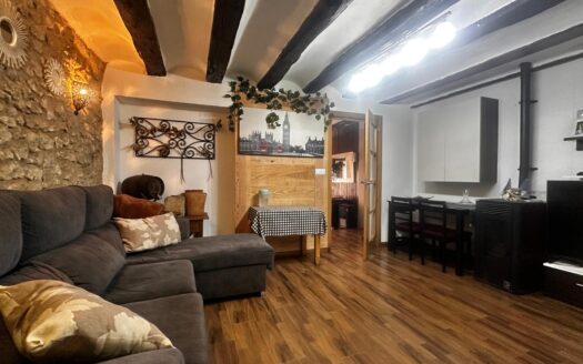 C 259 Venta casa de dos plantas primera reformada y planta segunda diafana.